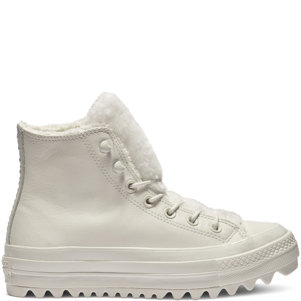 Converse Women’s Chuck Taylor All Star Core Hi NWT Converse Women’s Chuck Taylor All Star Core Hi NWT