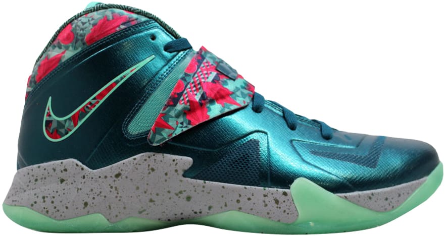 Nike LeBron 599264-300