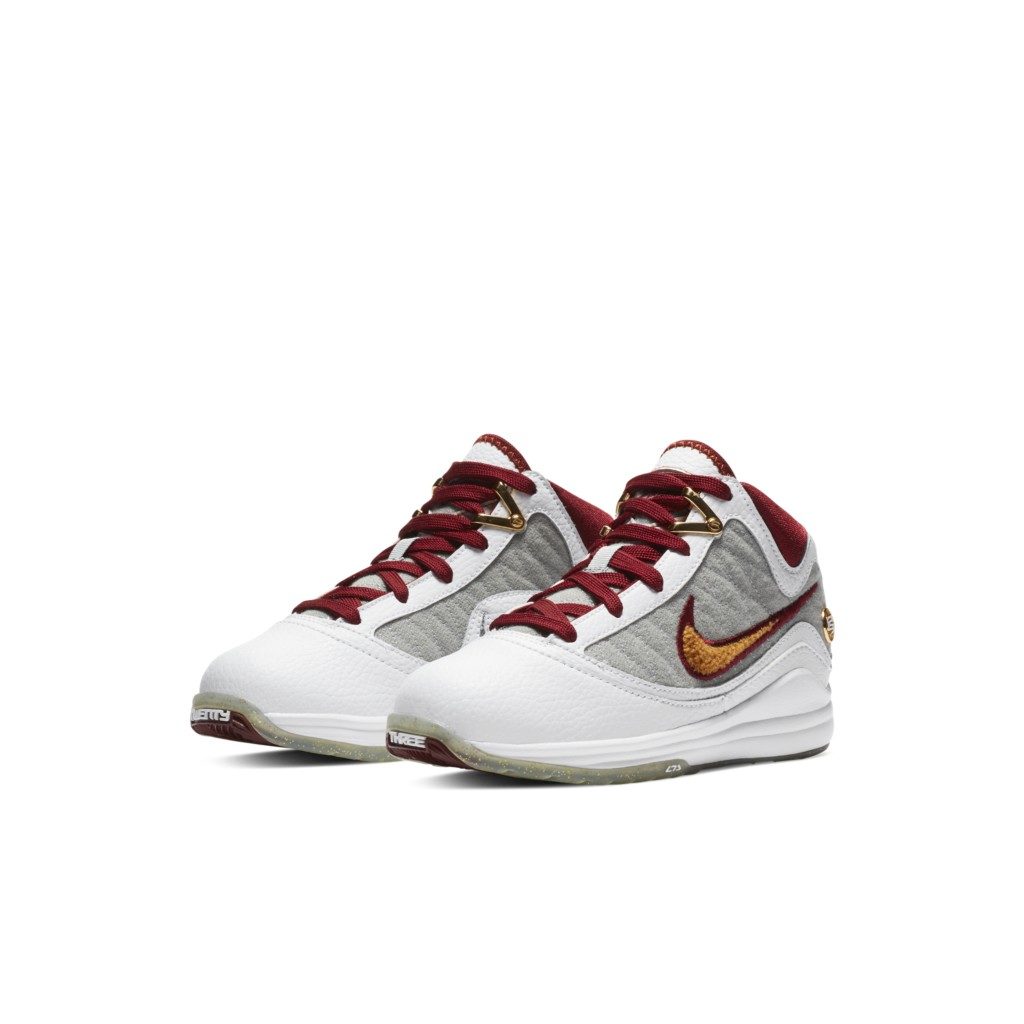 LeBron 7 Younger Kids’ White (CZ8889-100)