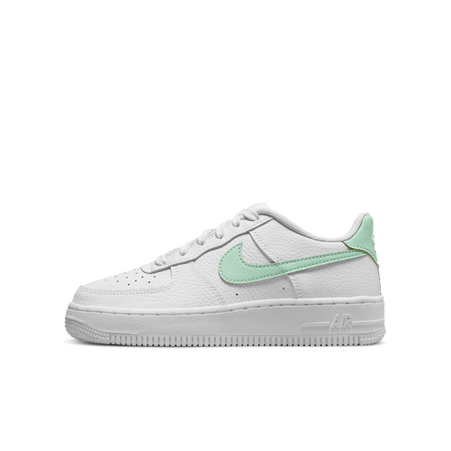 Nike Air Force 1 Older Kids’ White (CT3839-105)