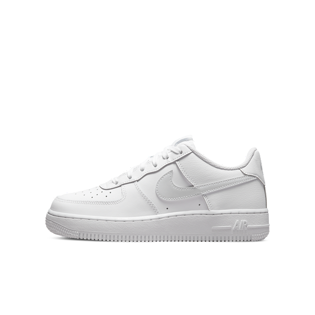 Nike Air Force 1 Older Kids’ White (CT3839-106)