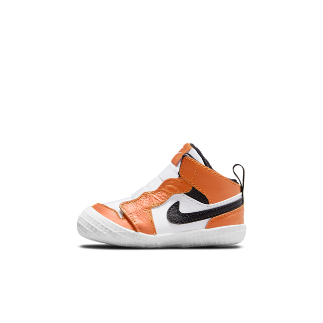 Sneaker AT3745-113
