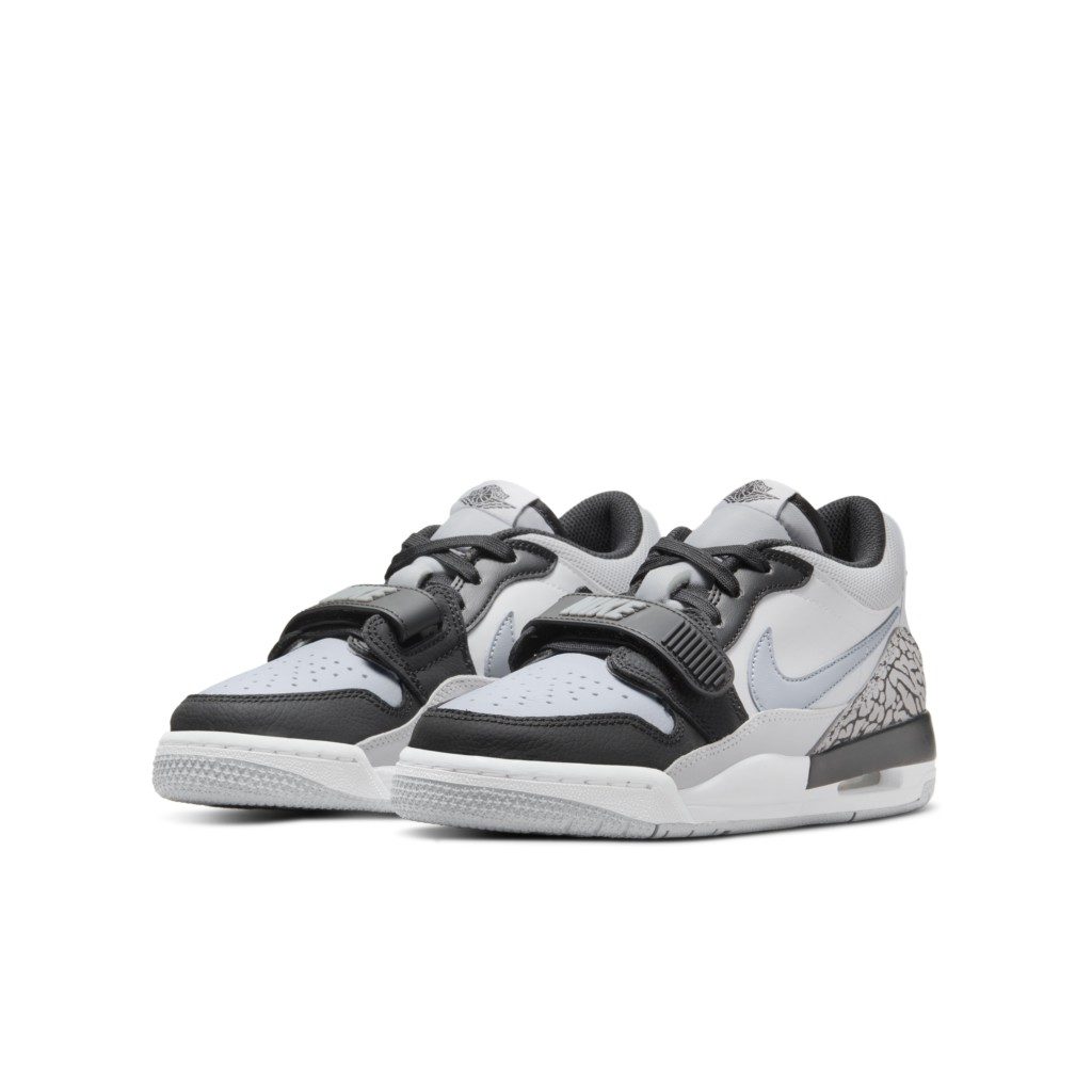 Sneaker CD9054-105