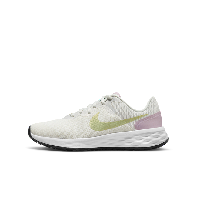 Nike Revolution 6 NN Older Kids’ Road Running White (DR9980-115)