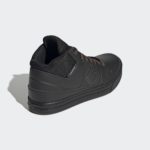 Sneaker FY9304