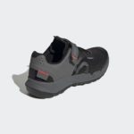 Sneaker GZ9840