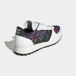 Sneaker HQ9851