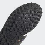 Sneaker HQ9851