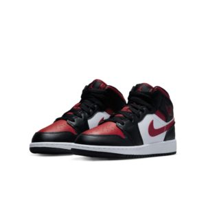Jordan 1 Mid Older Kids’ Black (554725-079)