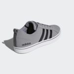 Sneaker B74318