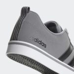 Sneaker B74318