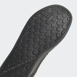Sneaker HQ2110