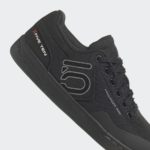 Sneaker HQ2110