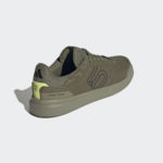 Sneaker HQ2114