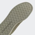 Sneaker HQ2114