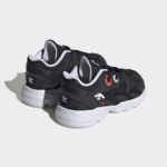 Sneaker HQ1560