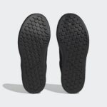 Sneaker HQ2101