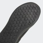 Sneaker HQ2101