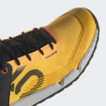 Sneaker HQ1063