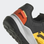 Sneaker HQ1063