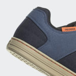 Sneaker HQ2104