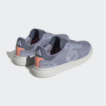 Sneaker HQ2116