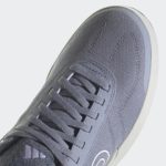 Sneaker HQ2116