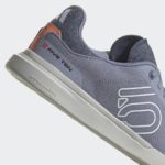 Sneaker HQ2116