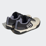 Sneaker HQ2123