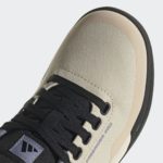 Sneaker HQ2123