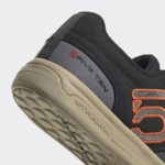 Sneaker HQ2124