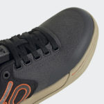 Sneaker HQ2124