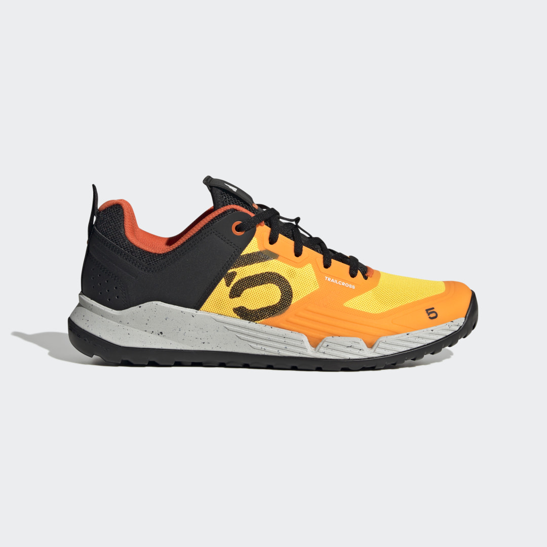 Sneaker HQ3563