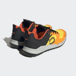 Sneaker HQ3563