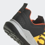 Sneaker HQ3563