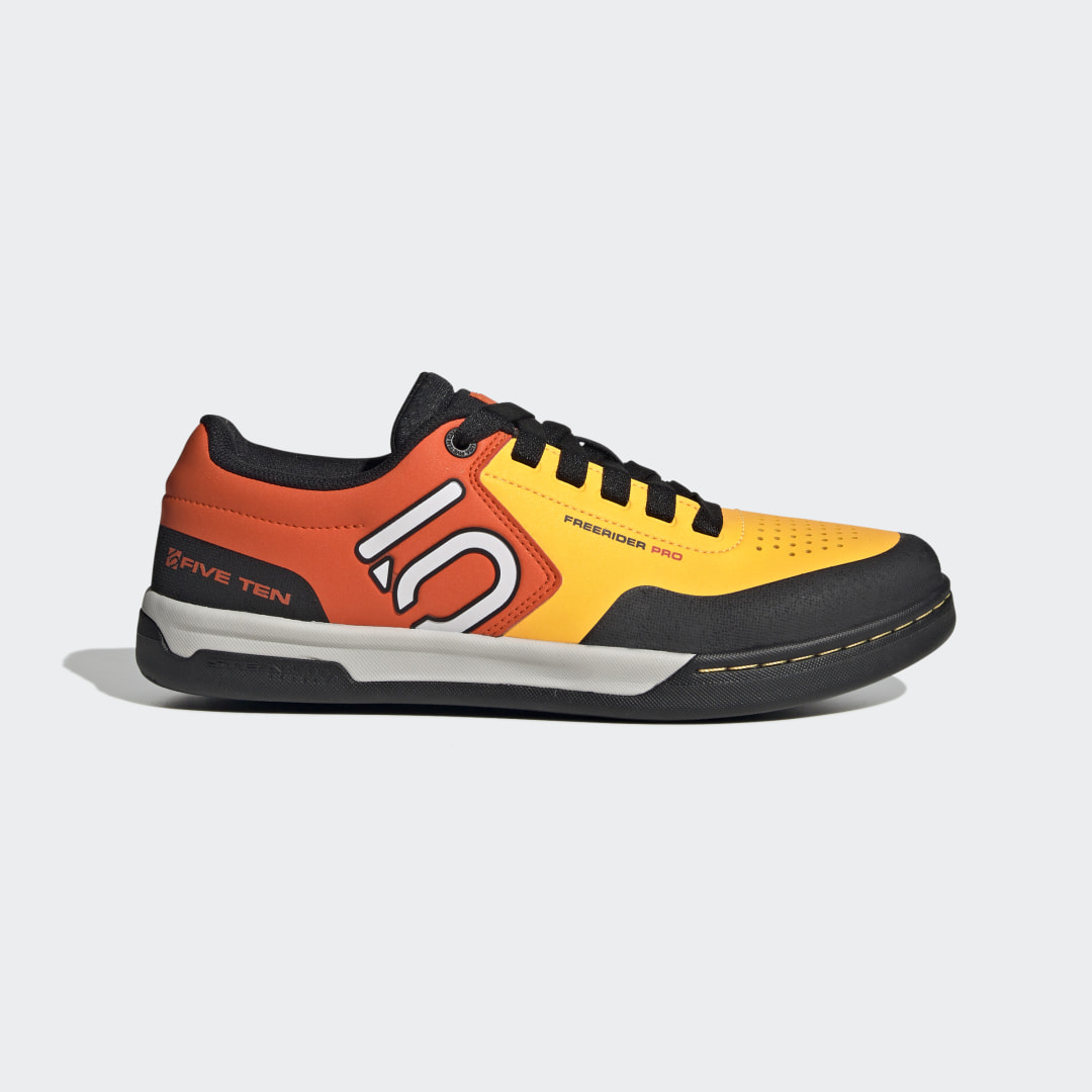 Sneaker HQ1086