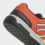 Sneaker HQ1086