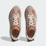 Sneaker IE2210
