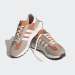 Sneaker IE2210