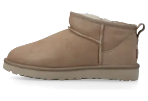 UGG Classic Ultra Mini “Sand”: the softest foundation for your winter look