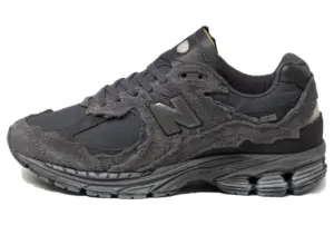New Balance 2002R “Phantom”: shadow monster in all black