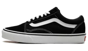 Vans Old Skool “Black White”: the sneaker that doesn’t need hype