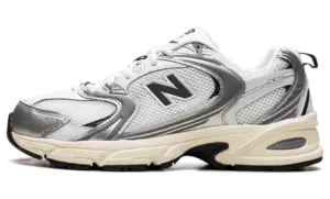New Balance 530 “Silver Metallic”: the default sneaker everyone wears