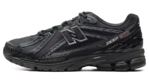 New Balance 1906 “Black Silver Metallic”: do you really need that insulation?