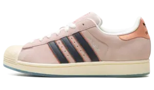 Adidas Superstar “Patrick Star”: a nod, not a costume