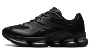 New Balance 2000 “Triple Black”: the black workhorse