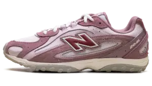 New Balance 204L “Valentine’s Day”: a touch of red, zero fuss