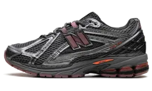 New Balance 1906 “Dark Silver/Rosewood”: dark silver with a warm touch