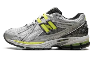 New Balance 1906 “Light Silver Metallic”: Silver with a Green Undertone