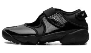 Nike Air Rift “Black”: an unusual fit, surprisingly easy to wear